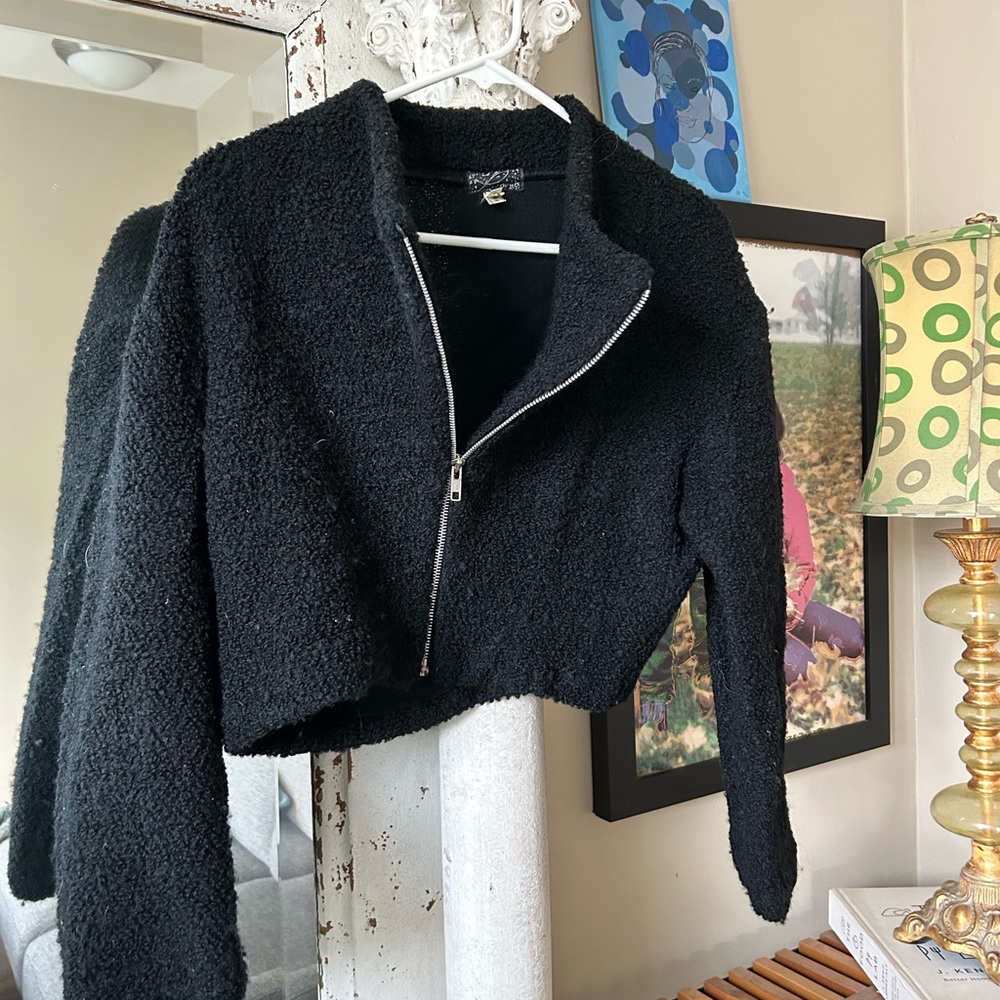 Fuzzy cropped jacket with silver zipper